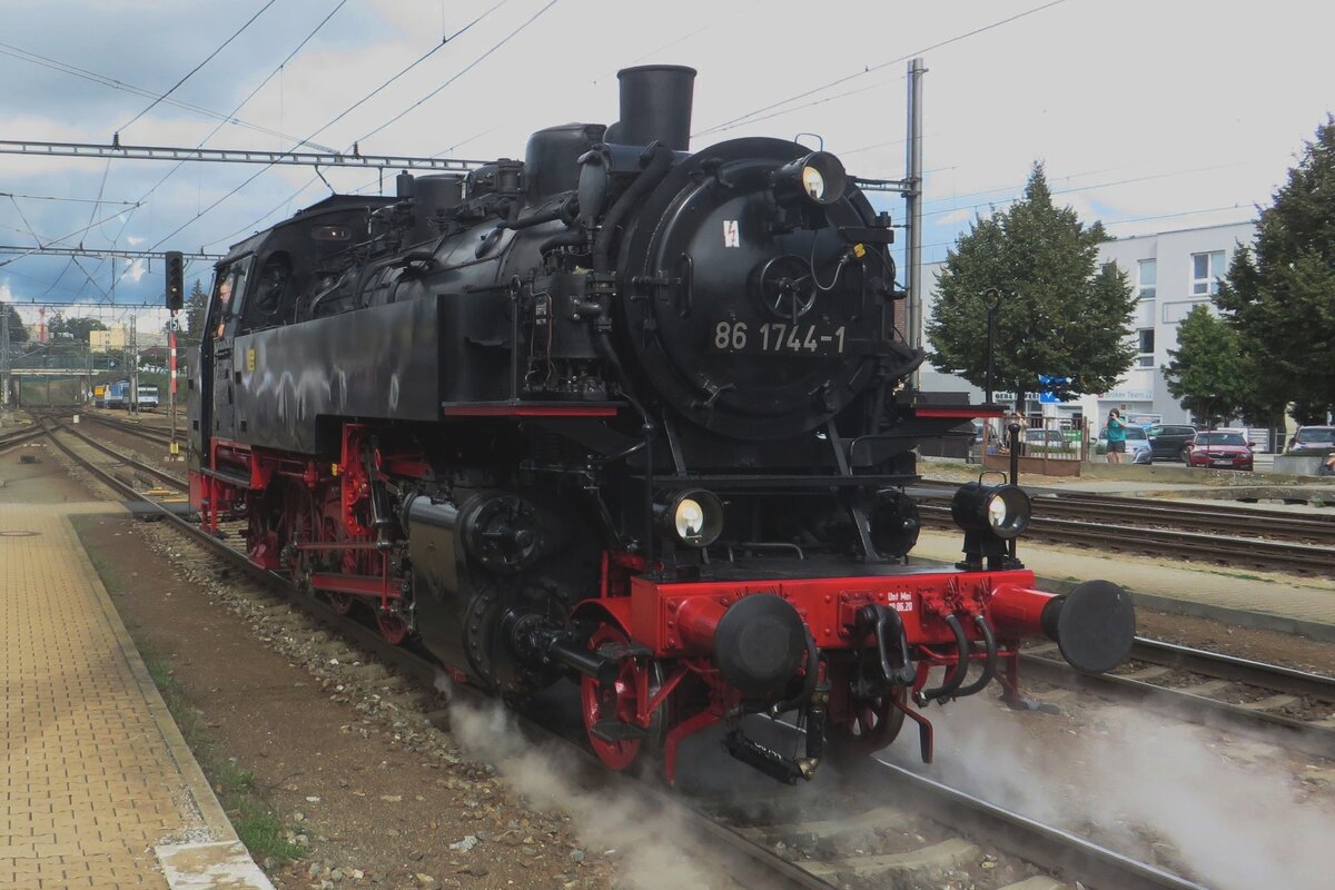 On 11 September 2022 German steamer 86 1774 runs round at Benesov u Prahy during STEAM-53. The 2023 edition of this museum train bonanza extraordinaire is planned for 15-17 September 2023. 