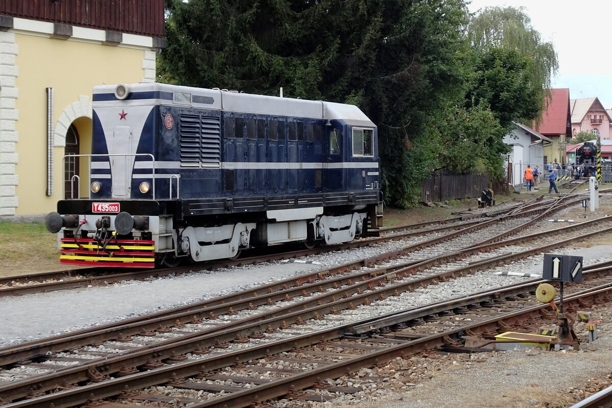 On 11 September 2022 T435 003 runs round at Benesov u Prahy.