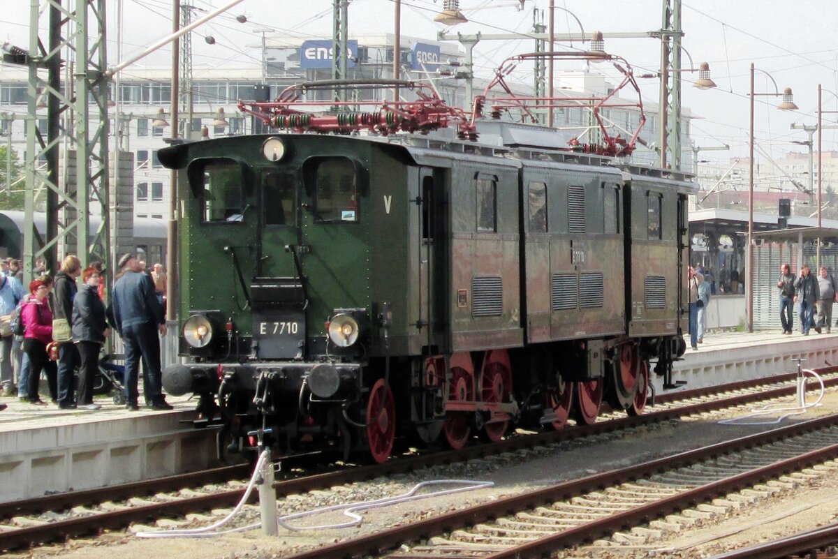 On 12 April 2014 E 77 10 had just been restored into operational condition when she showed herself at Dresden Hbf.