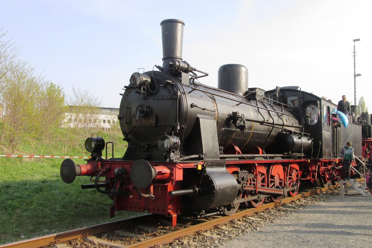 On 12 April 2014 ex-Saxonian 55 669 stands outside the Bw Dresden-Altstadt.