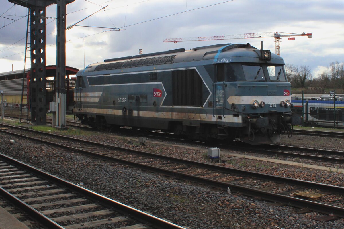 On 12 February 2024 SNCF 67512 runs light through Strasbourg station in preparation of one of the lasdt Diesel hauled TER services in France, since due to the influx of modern bimodal train sets, the era of Diesel loco-haluage in France is drawing to a close.