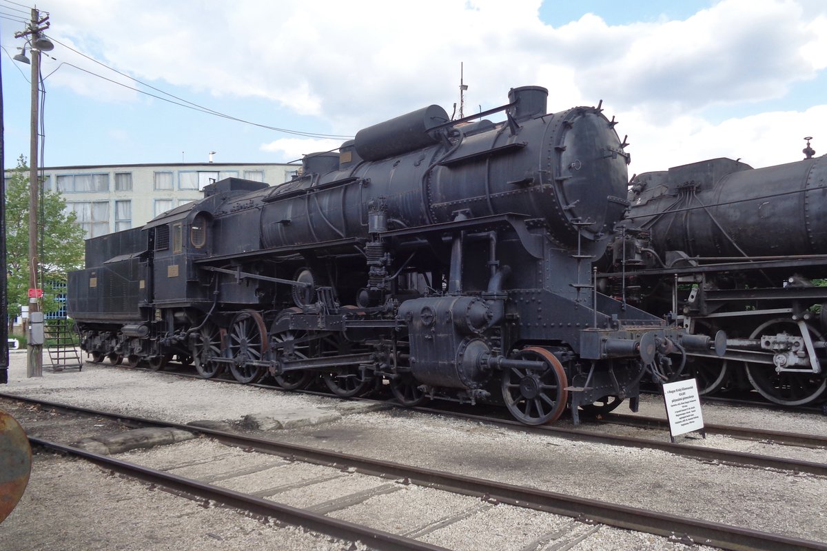 On 12 May 2018 MAV 424 001 stands in the Budapest railway Museum park.