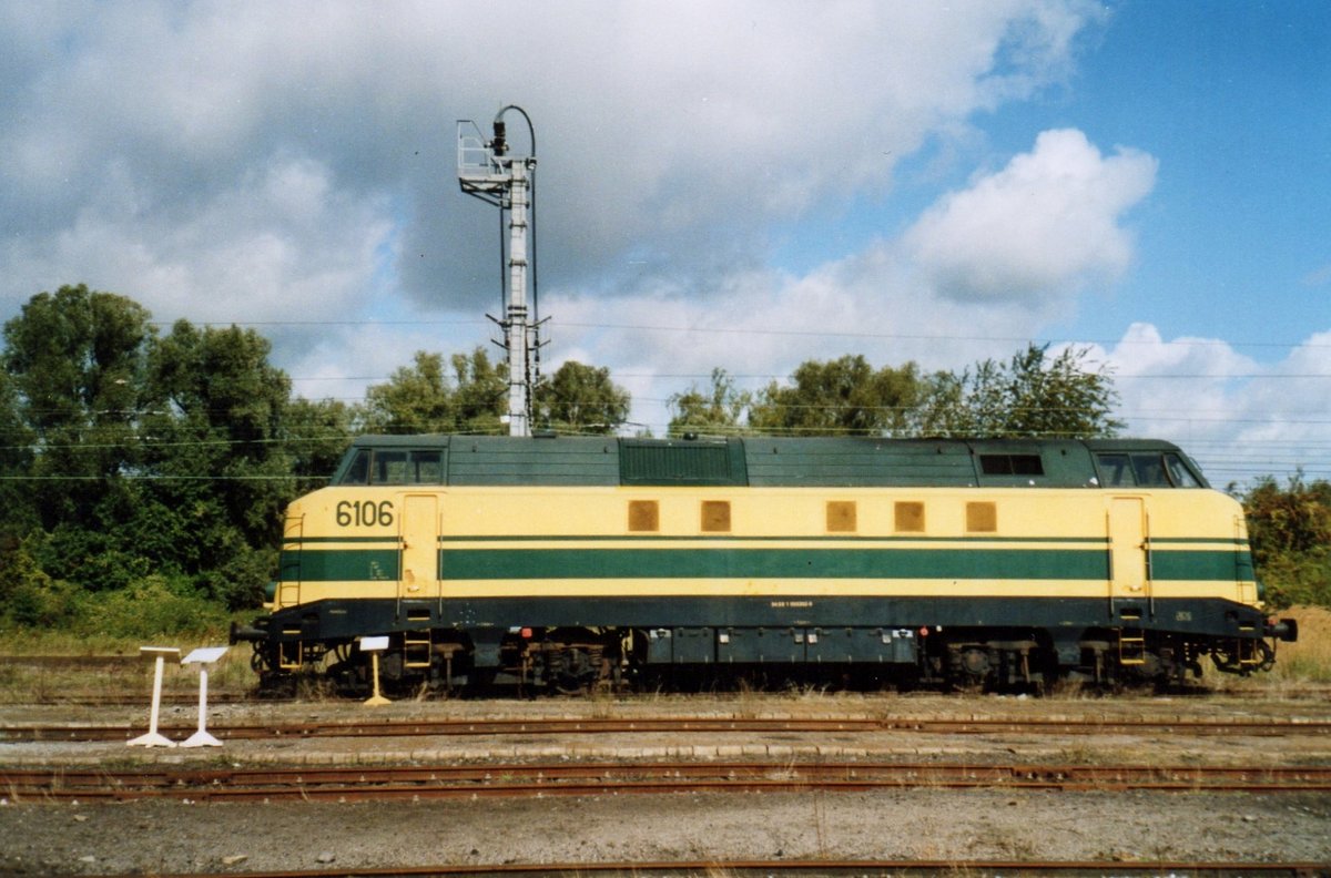 On 12 September 2004, ex SNCB 6106 runs cab rides at Saint-Ghislain.