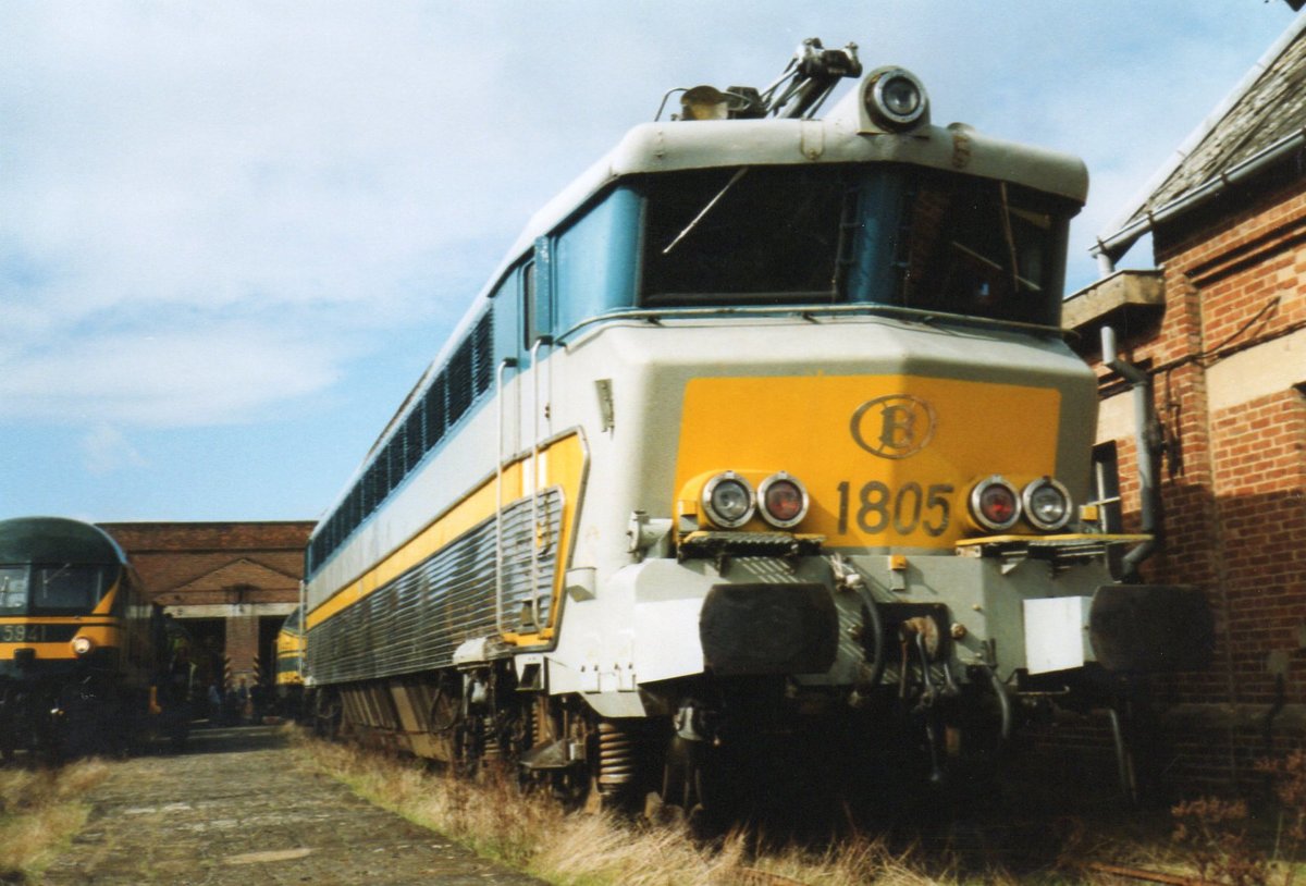 On 12 September 2004, SNCB 1805 stands in Saint-Ghislain and was acquired by PFT-TSP from SNCB directly after being decommissioned. 