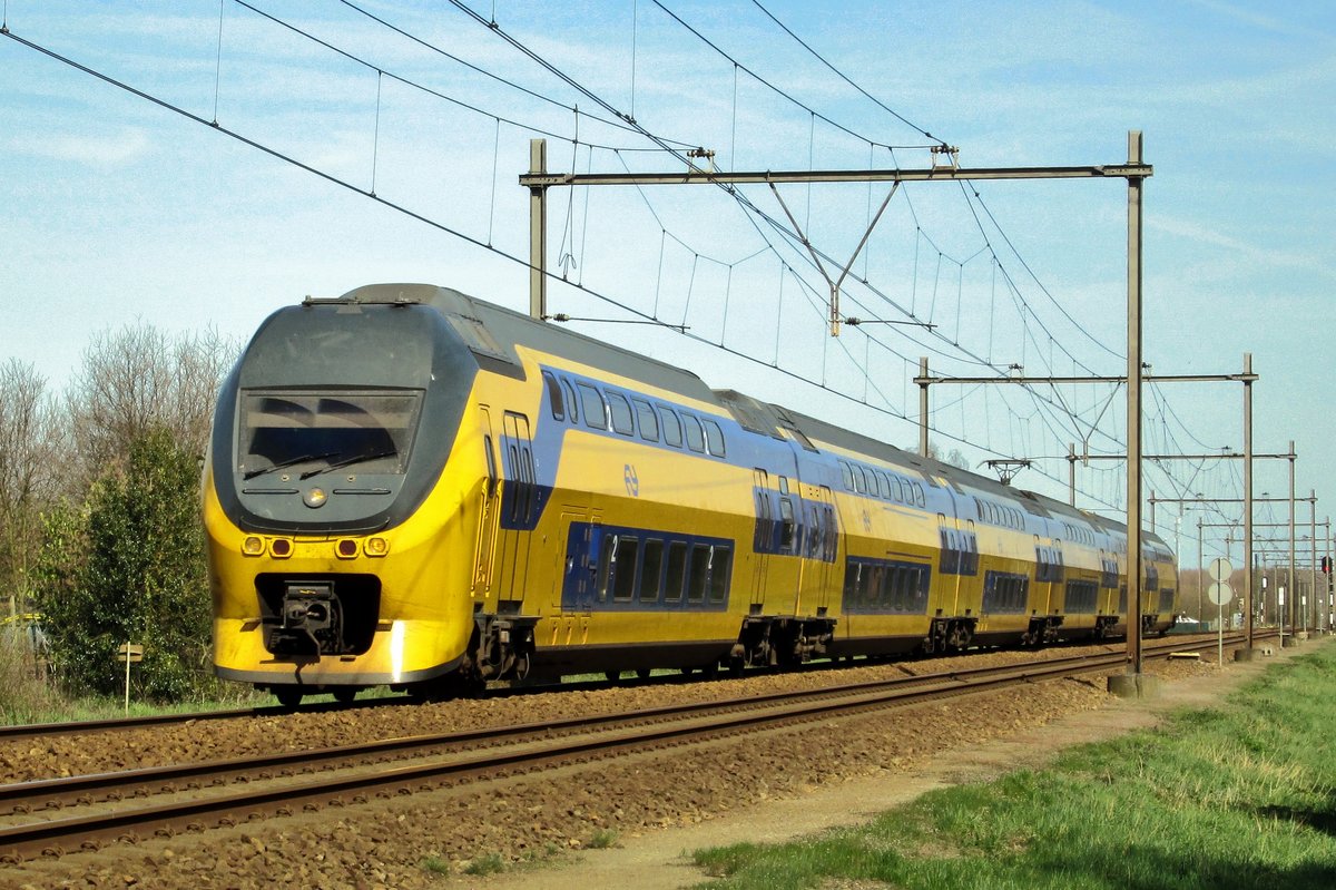 On 13 April 2015 NS 8641 speeds through Wijchen.