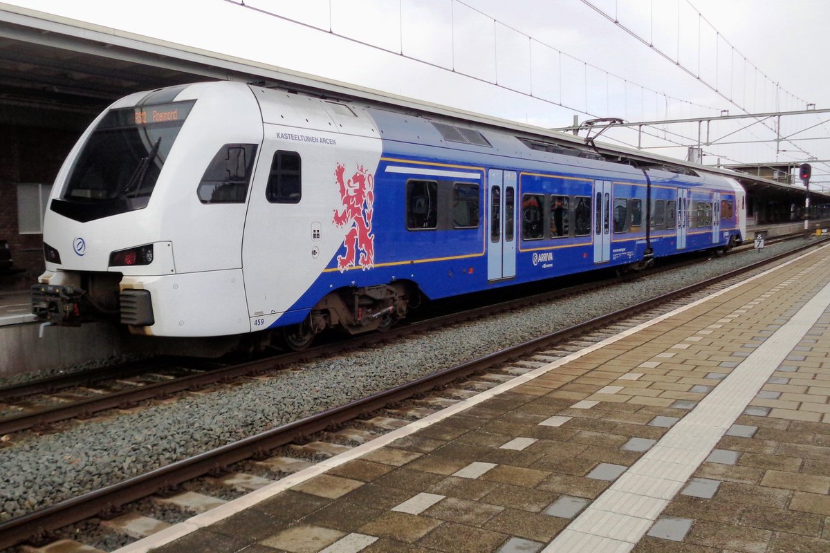 On 13 April 2019 Arriva 459 calls at Sittard.