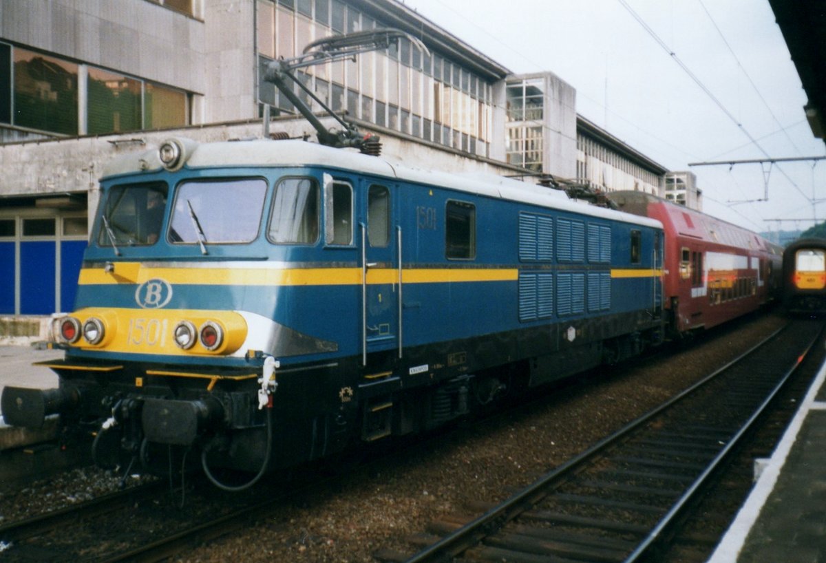On 13 July 1999 SNCB 1501 stands in Liége Guillemins.