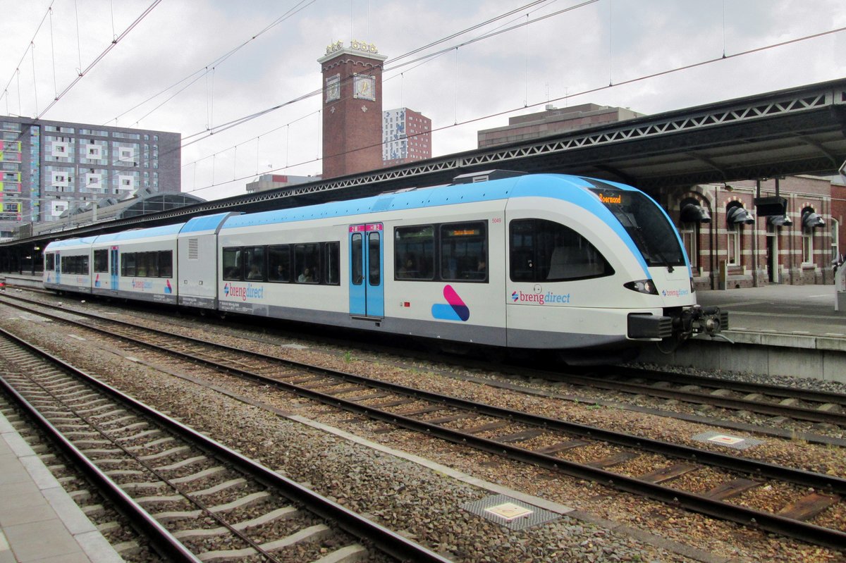 On 13 June 2018 BRENG 5049 was drafted in as reinforcement for the Arriva service to Limburg and stands here at Nijmegen.