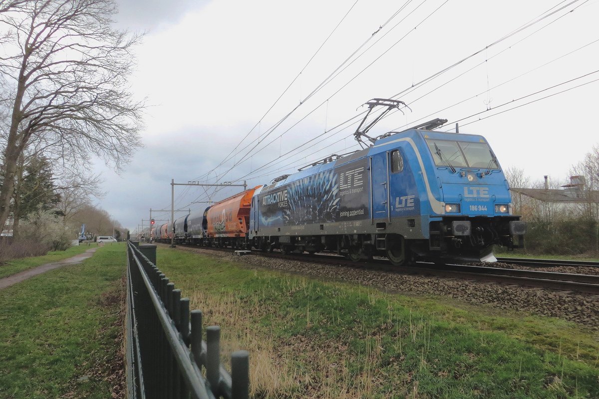 On 13 March 2021, cereals train headed by 186 944 passes through Alverna. 