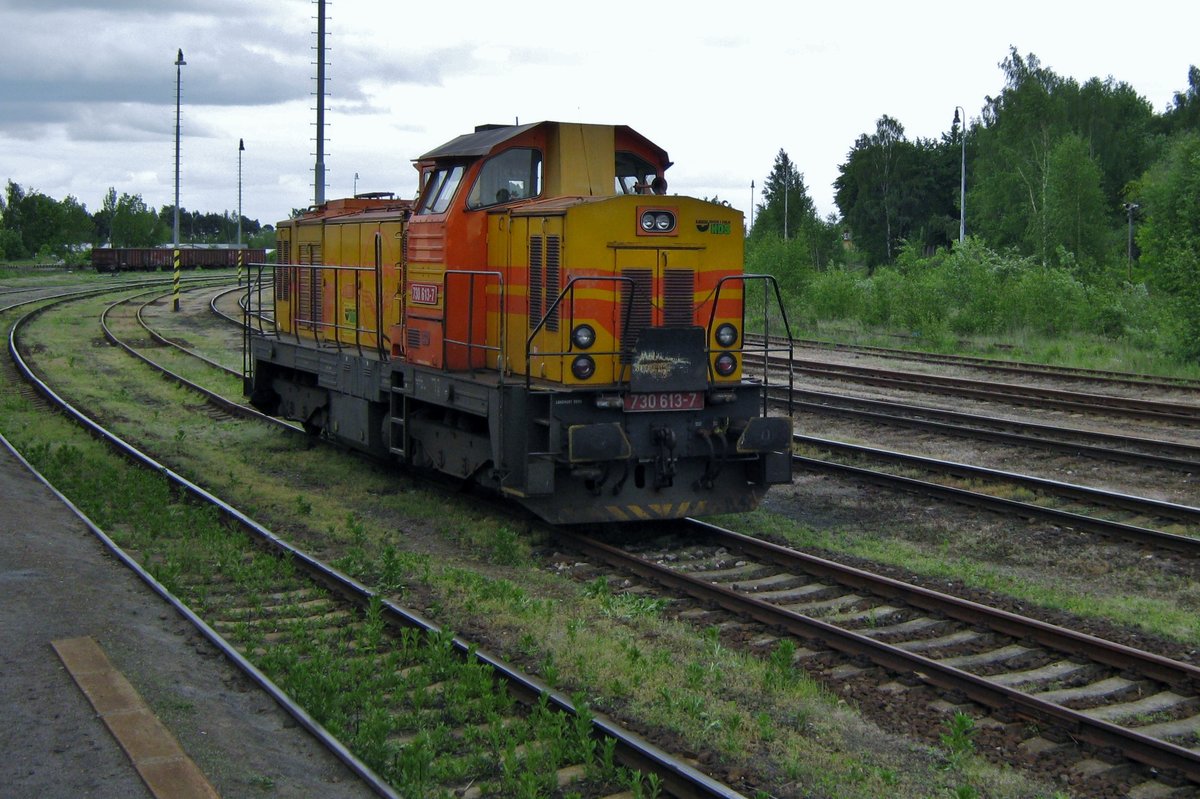 On 13 May 2012, KDS 730 613 stands at Kladno.