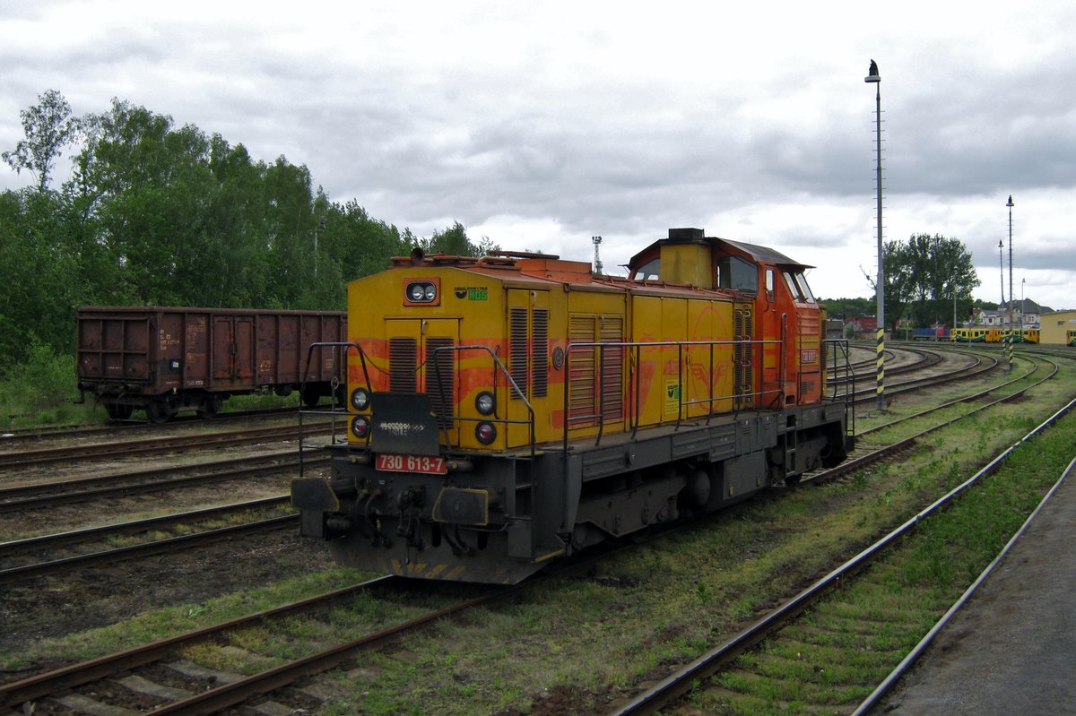 On 13 May 2012, KDS 730 613 stands at Kladno.