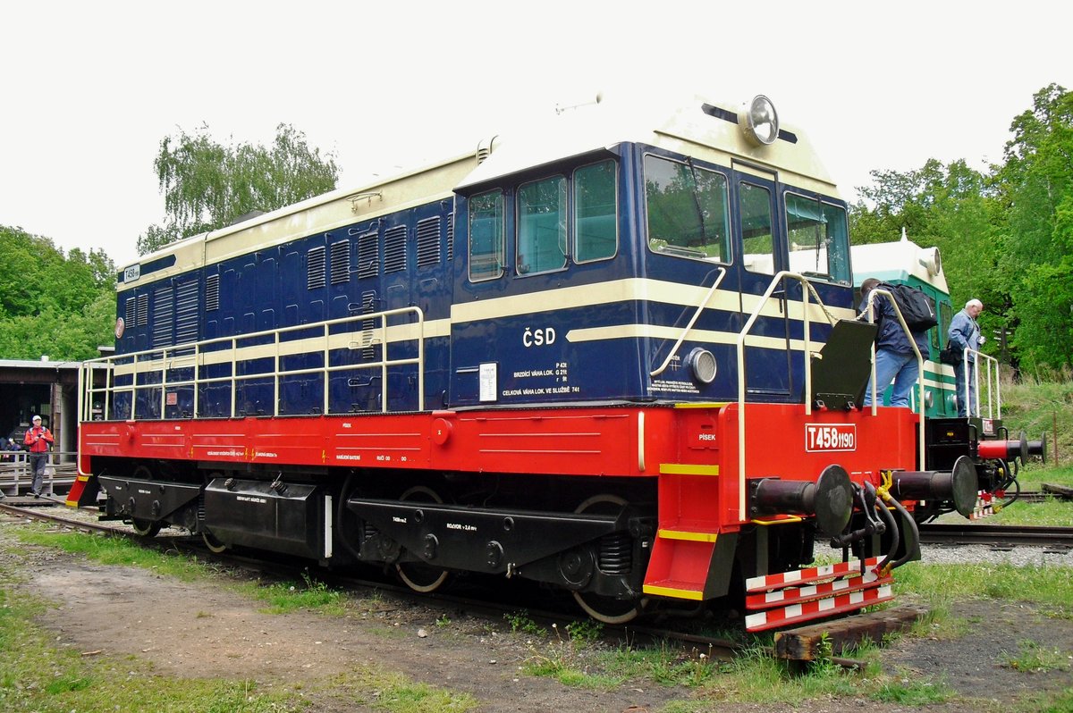 On 13 May 2012 Velky hektor (great hektor) T458-1190 stands in the railway museum in Luzna u Rakovnika.