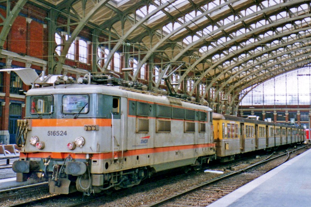 On 13 September 2004 SNCF 16524 stands in Lille-Flandres.