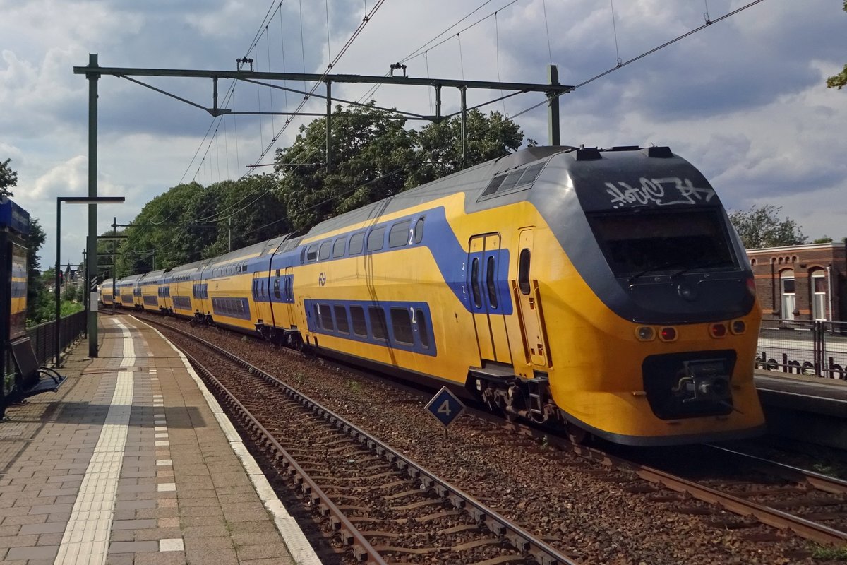 On 14 August 2019 NS 8736 speeds through Arnhem-Velperpoort.