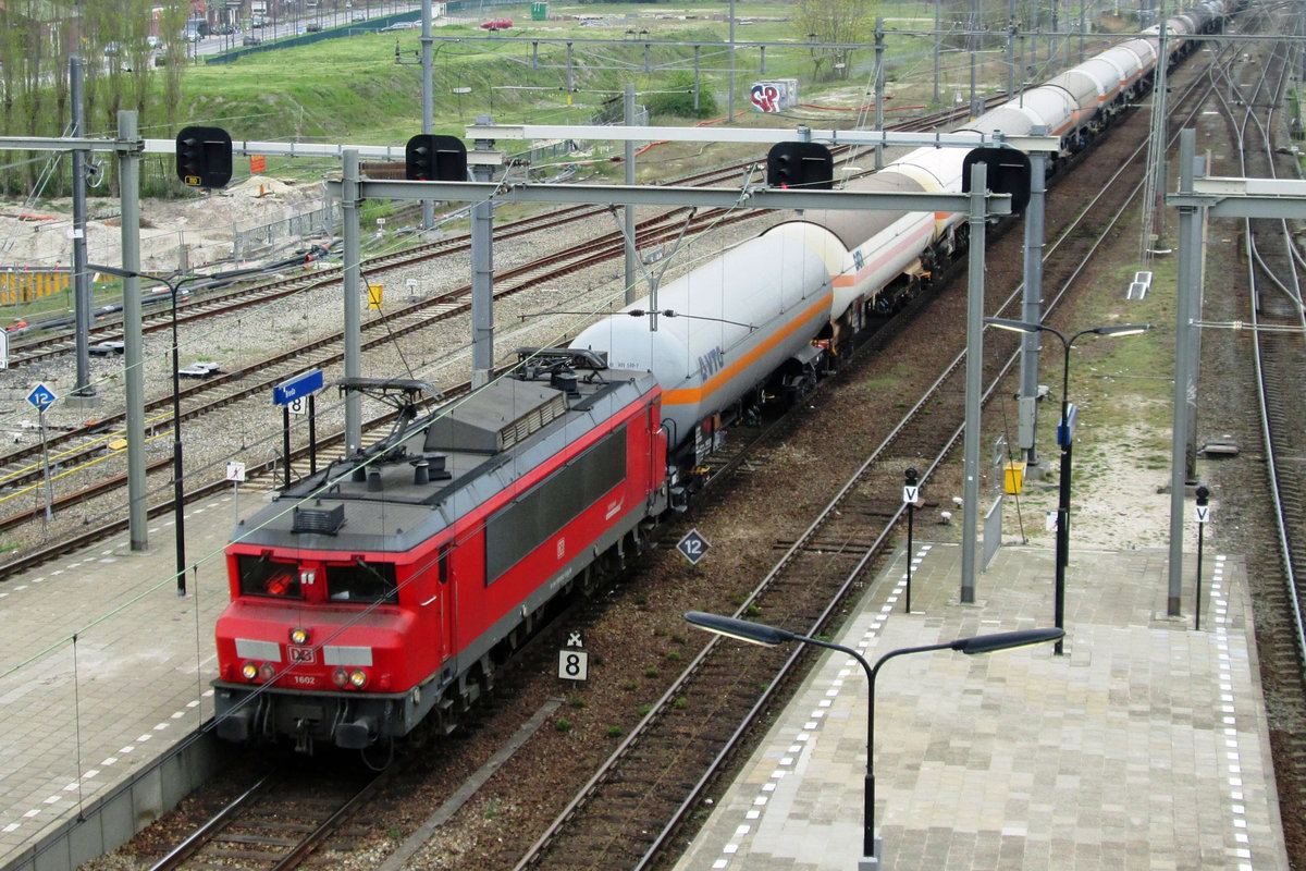 On 14 February 2014 an LPG train with 1602 'SCHIPHOL' passes through Breda. The bridge from where the train was shot is no longer at the station.