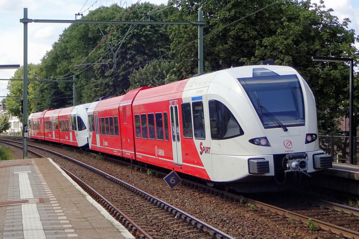 On 14 July 2019 Arriva 256 leaves Arnhem-Velperpoort.