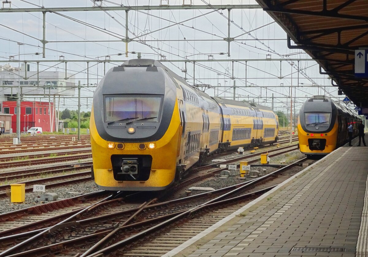 On 14 July 2022 NS 9555 calls at Roosendaal with a Vlissingen-bound IC-service.