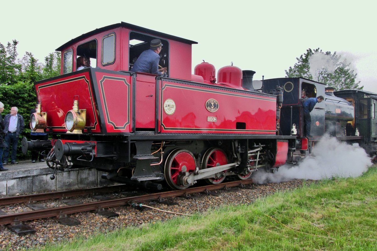 On 14 May 2015 SGB-3 BISON calls at Goes SGB with a steam shuttle from Hoedekenskerke.