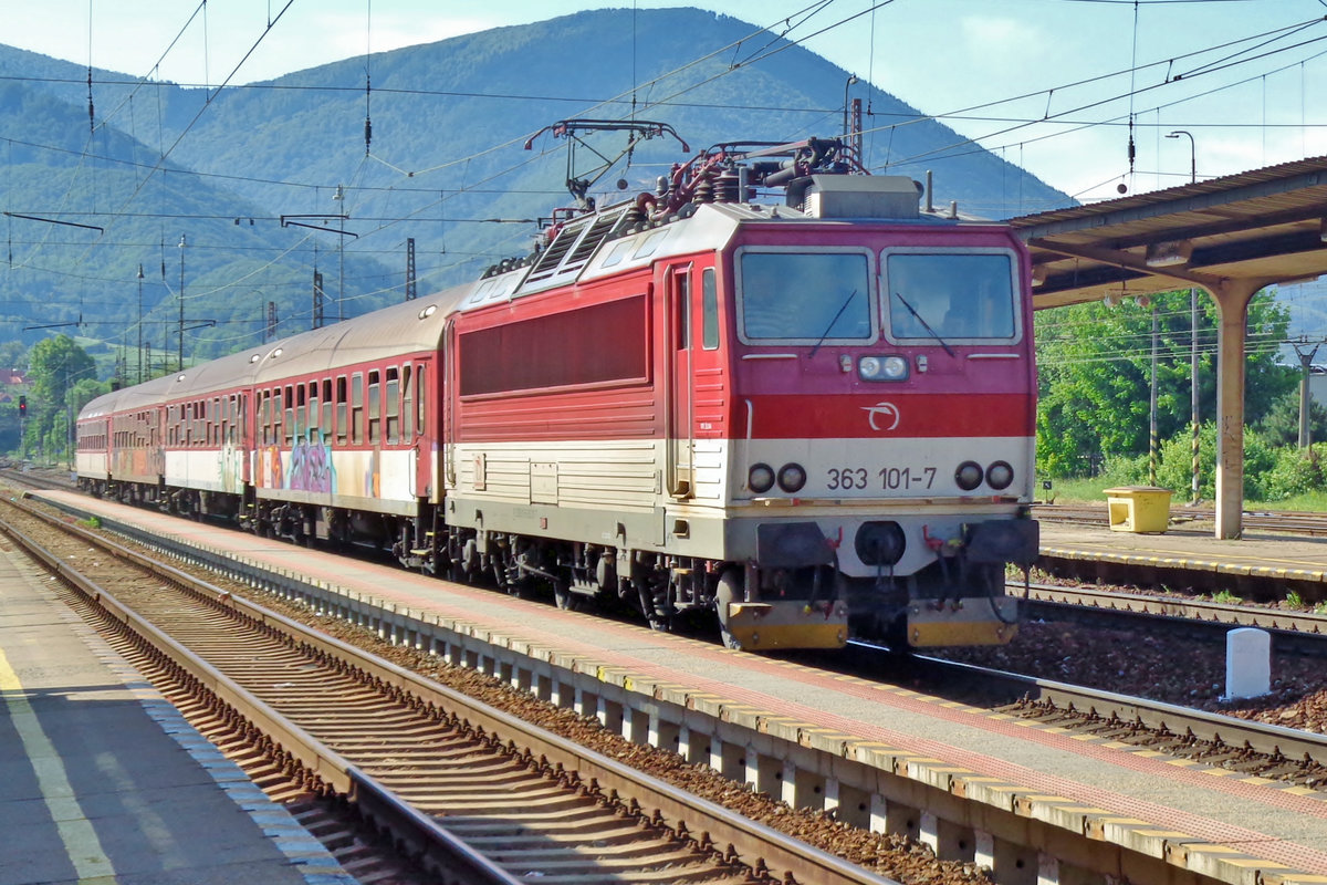 On 14 May 2018, ZSSK 363 101 calls at Vrutky.