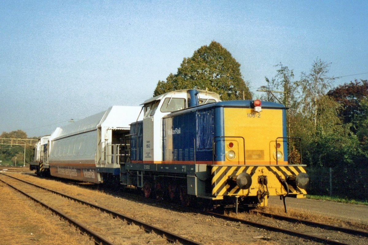 On 14 October 2006 'Babbel' a.k.a. Volker Rail 106-2 stands at Zutphen.