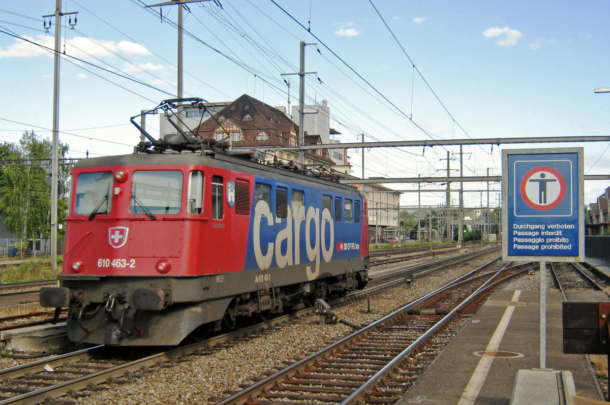 On 14 September 2011 SBB 610 463 speeds through Pratteln.