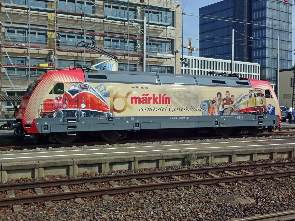On 14 September 2019 DB 101 064 stands in Goppingen and shows during the Märklin Days there her Märklin advertising livery.