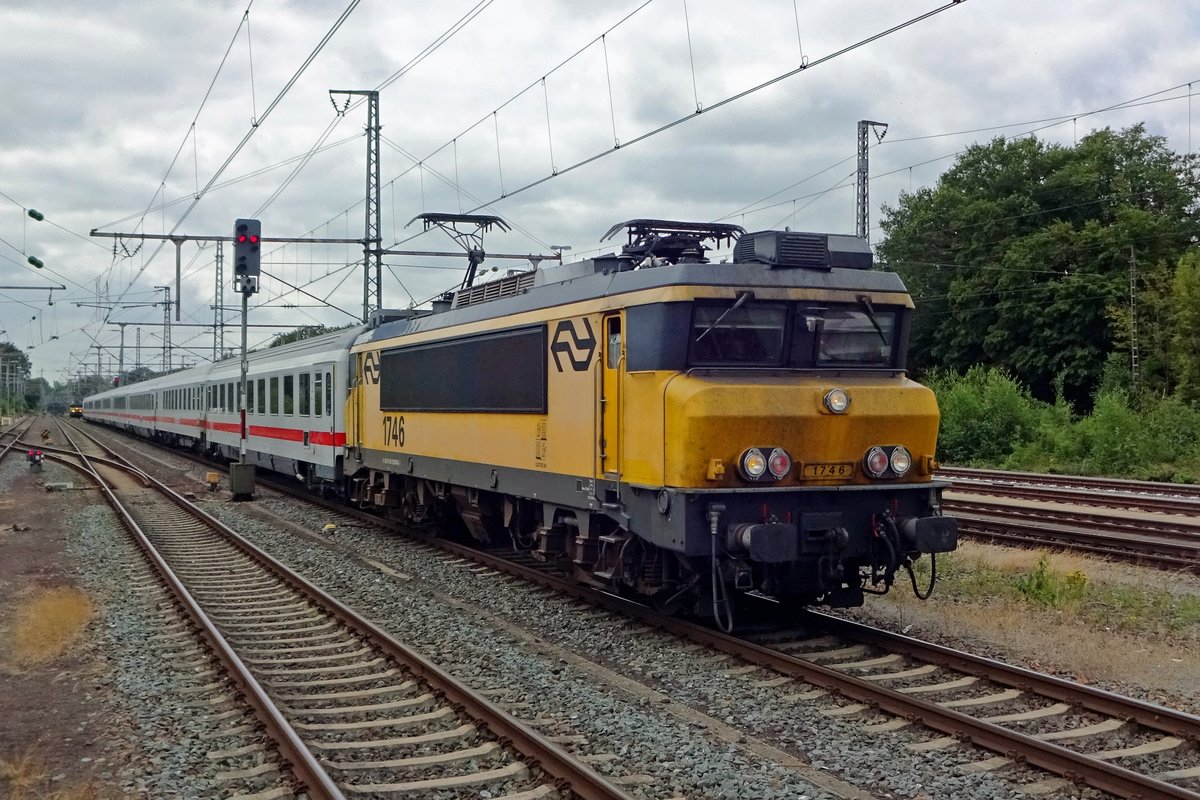 On 15 July 2019 NS 1746 enters Bad bentheim with an IC-berlijn. At Bad Bentheim, the NS engine will be swapped for a DB 101.