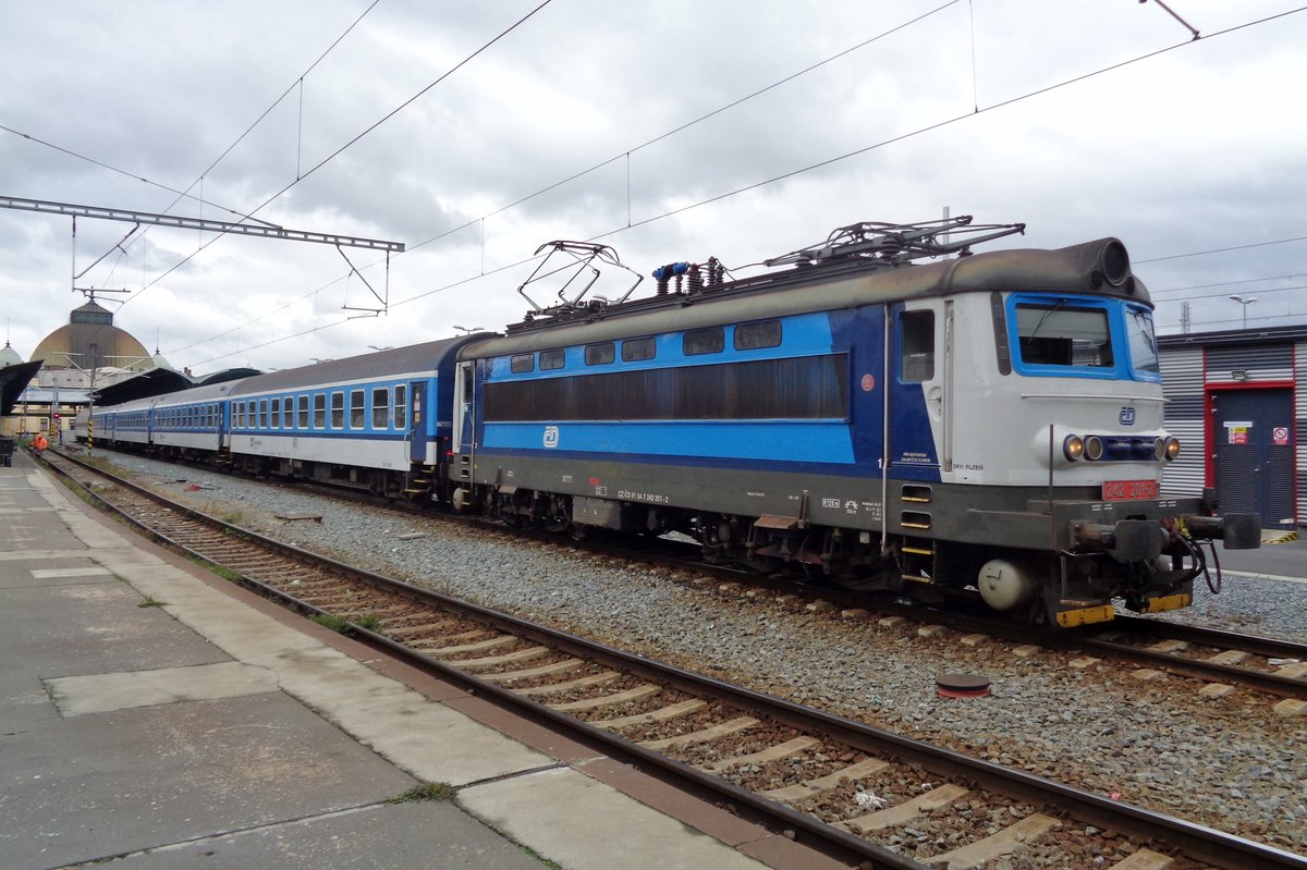 On 15 September 2017, CD 242 201 stands at Plzen with a Rychlyk to Brno via Ceske Budejovice and Jihlava.