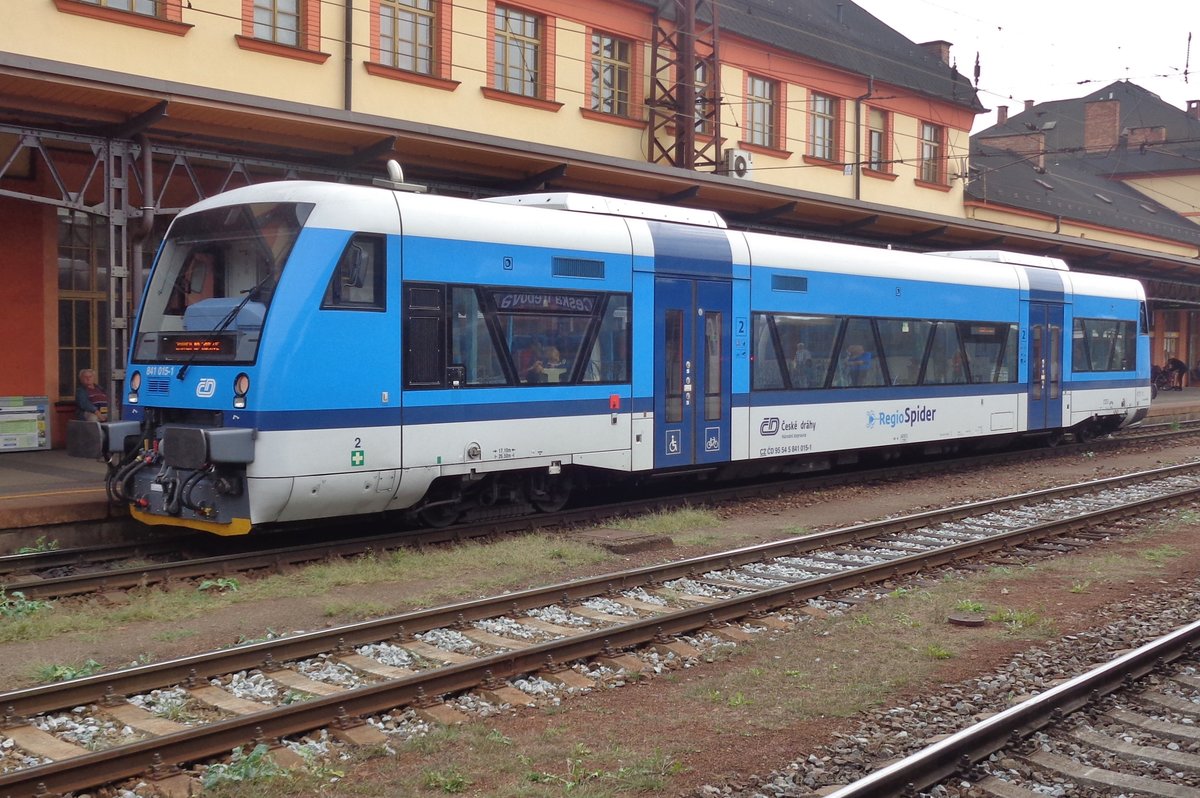 On 15 September 2018 CD 841 015 calls at Ceska Trebova.