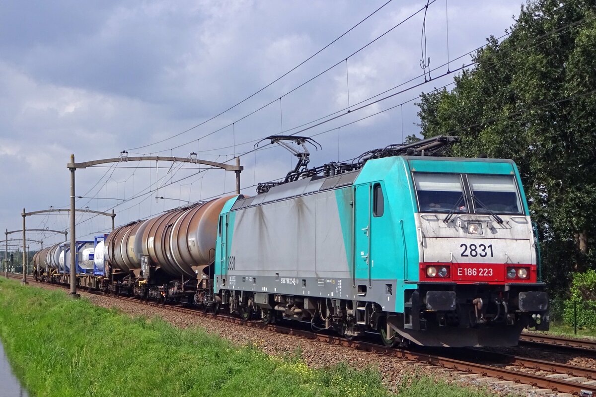 On 16 August 2019 Lineas 2831 hauls a mixed freight through Hulten.