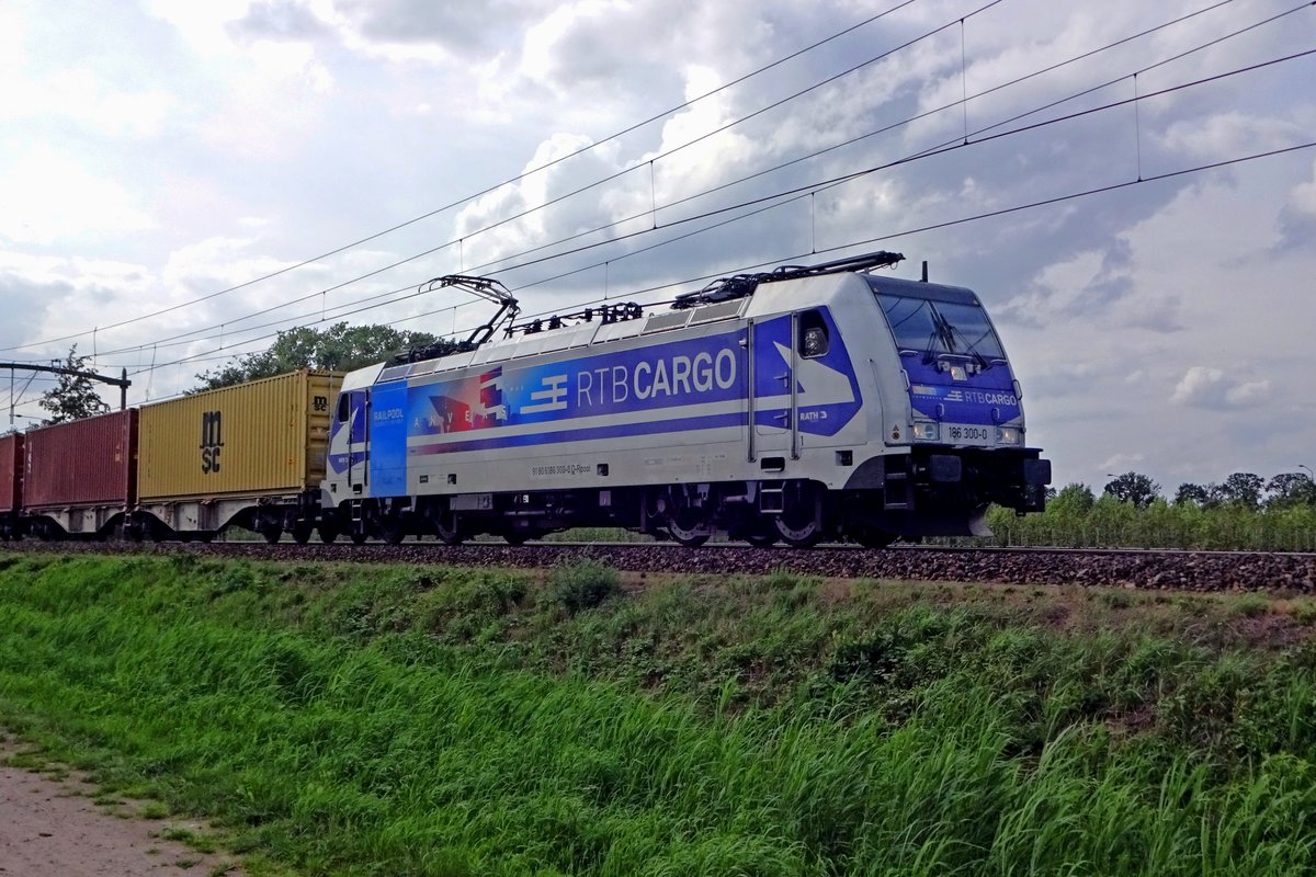 On 16 August 2019 RTB 186 300 speeds through Oisterwijk.