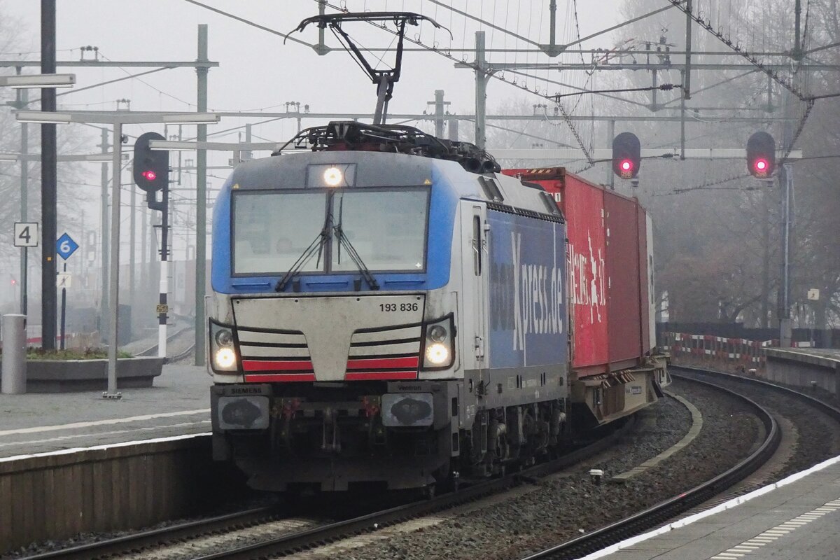 On 16 December 2021 BoxXpress 193 836 hauls a container train through Blerick.