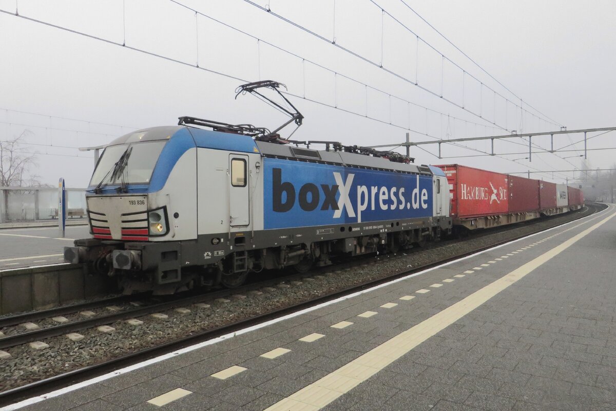 On 16 December 2021 BoxXpress 193 836 hauls a container train through Blerick.