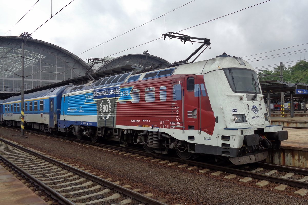 On 16 May 2018 CD 380 013 stands at Praha hl.n. with a Metropolitan to Budapest-Nyugati via Brno, Breclav, Bratislava and Vác.