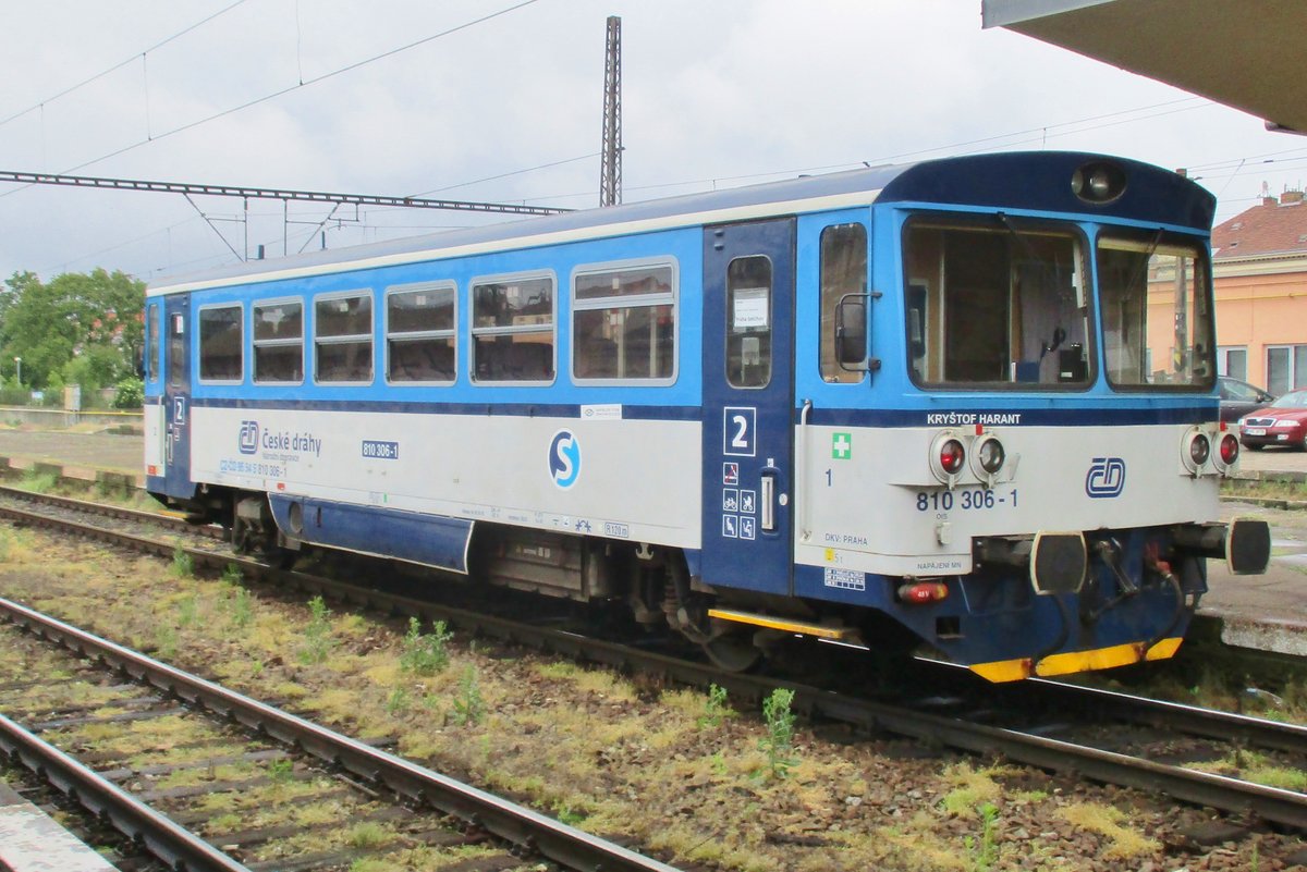 On 16 May 2018 RegioMouse 810 306 quits Praha-Smichov.