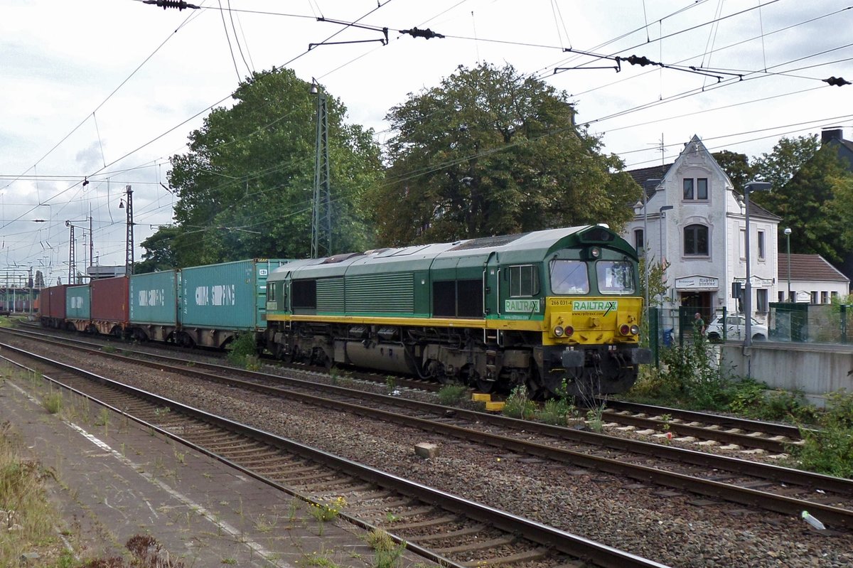 On 16 September 2016 RailTraxx 266 031 leaves Rheinhausen with a container shuttle toward Antwerpen.