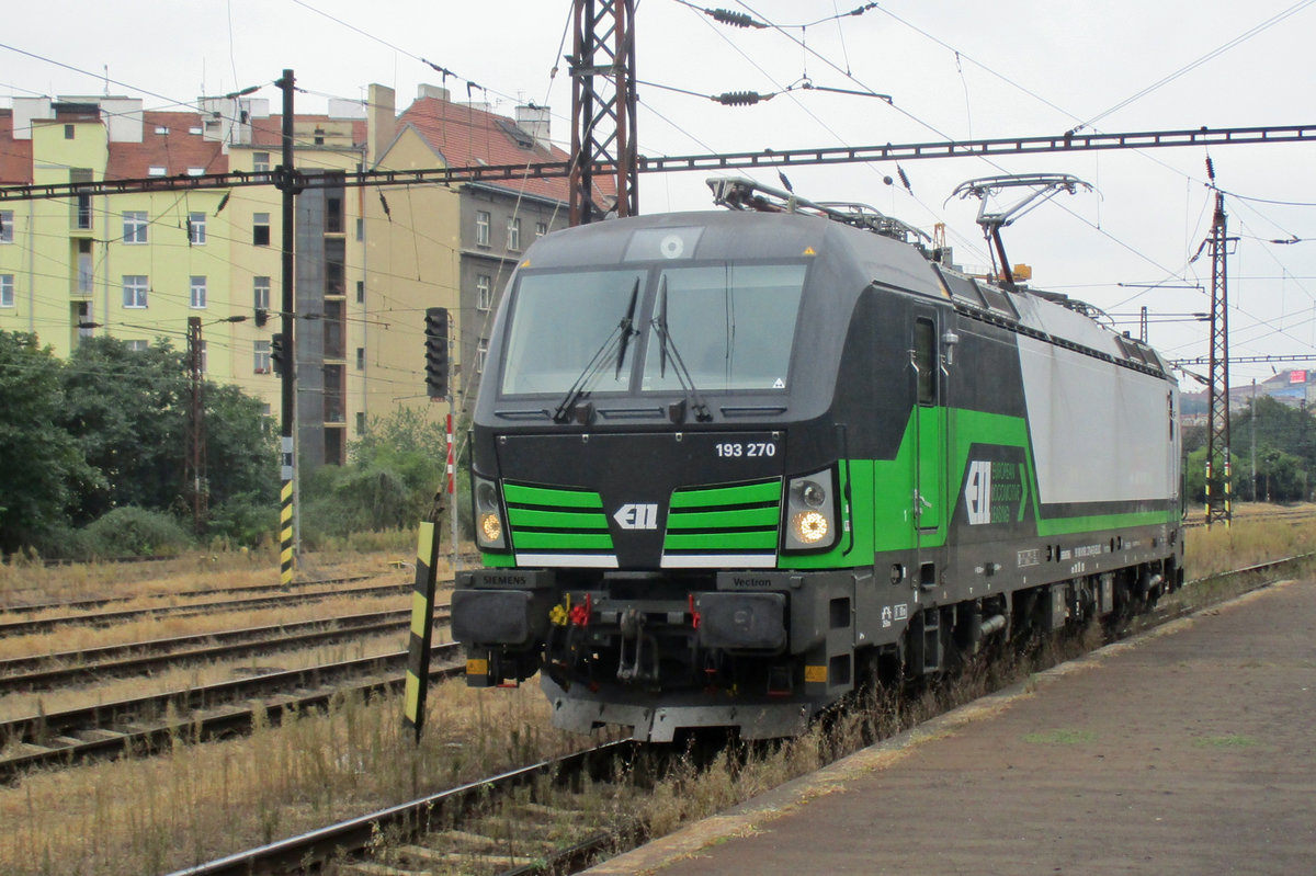 On 16 September 2017 ELL 193 270 runs round at Praha-Vrsovice.