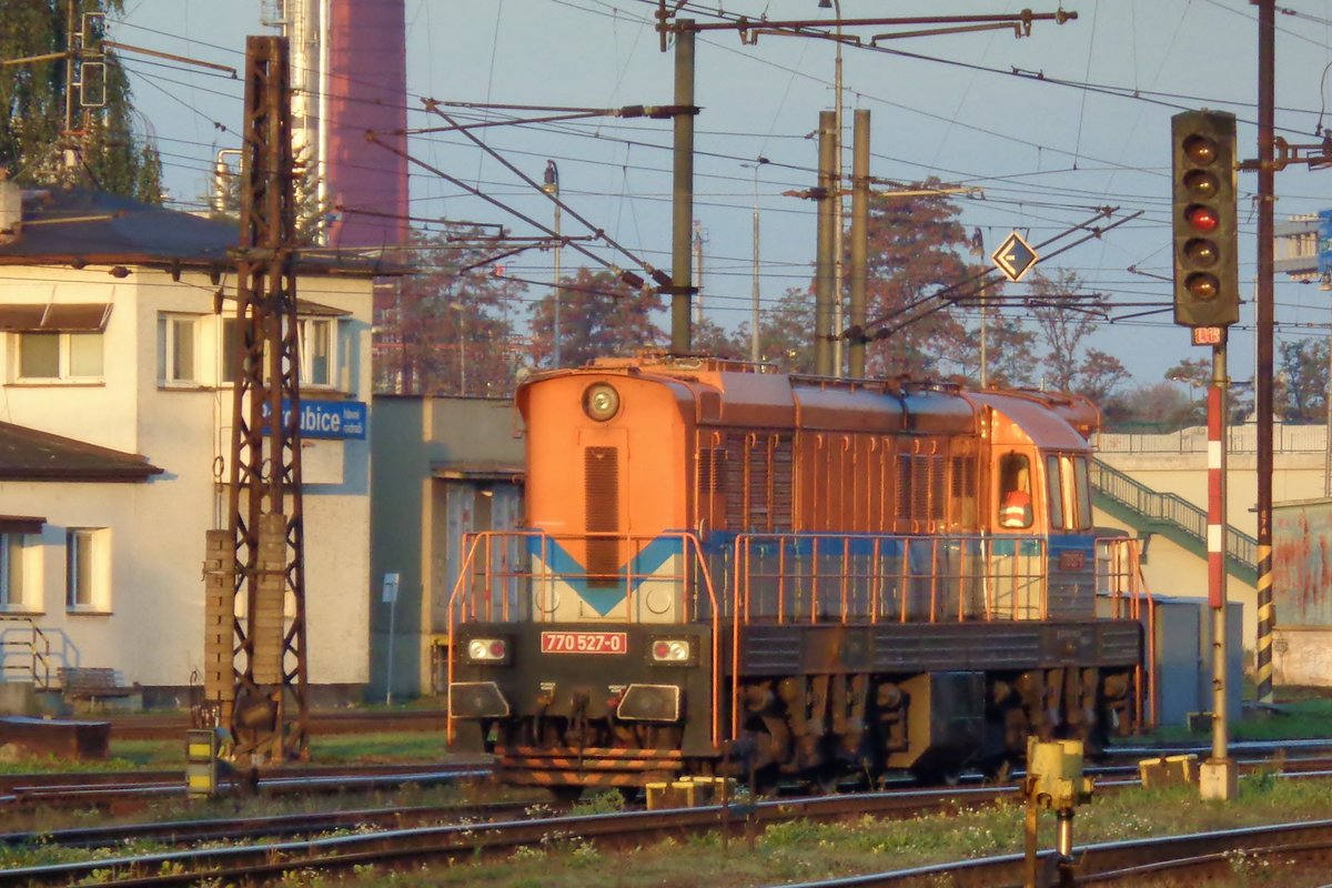 On 16 September 2018, Cmeliak 770 527 stands in Pardubice.