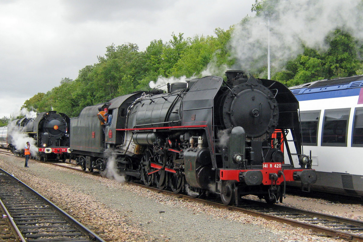 On 17 September 2011, 141R-420 lets off some steam in Longueville.
