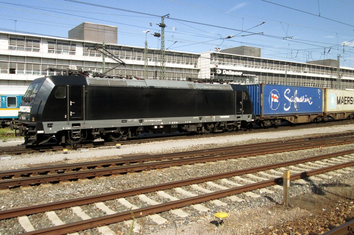 On 17 September 2015 MRCE 185 565 hauls a container train through Regensburg Hbf.