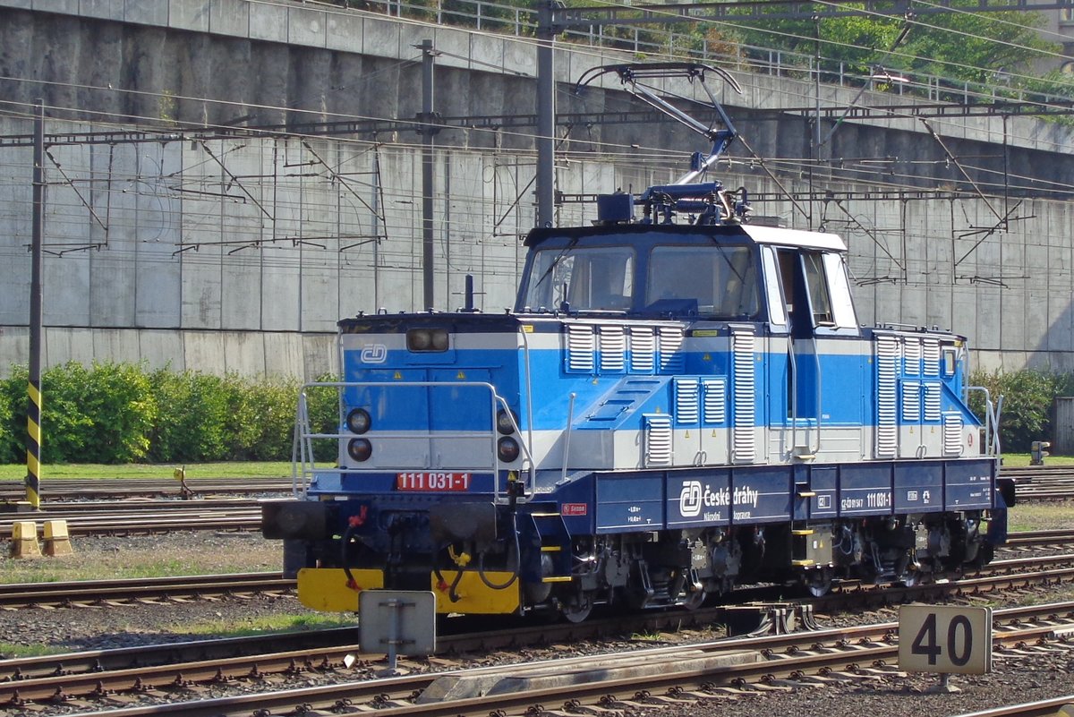 On 17 September 2016 CD 111 031 runs light at Praha hl.n.
