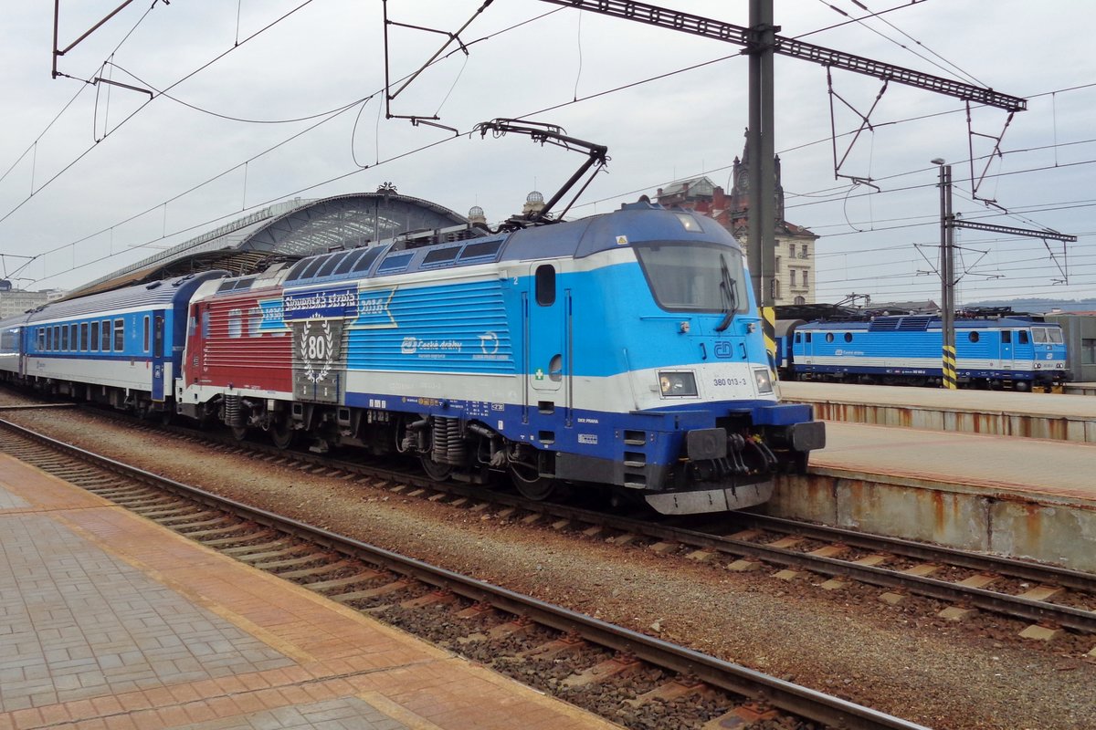 On 17 September 2016 CD 380 013 quits Praha hl.n.