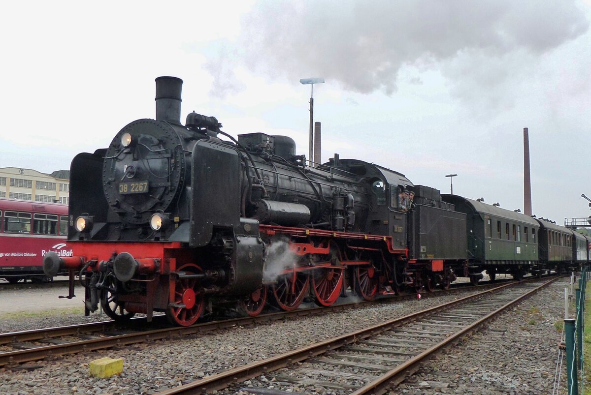 On 17 September 2016 DGEG's 38 2267 enters the railway museum at Bochum-Dahlhausen with a steam shuttle from Essen.