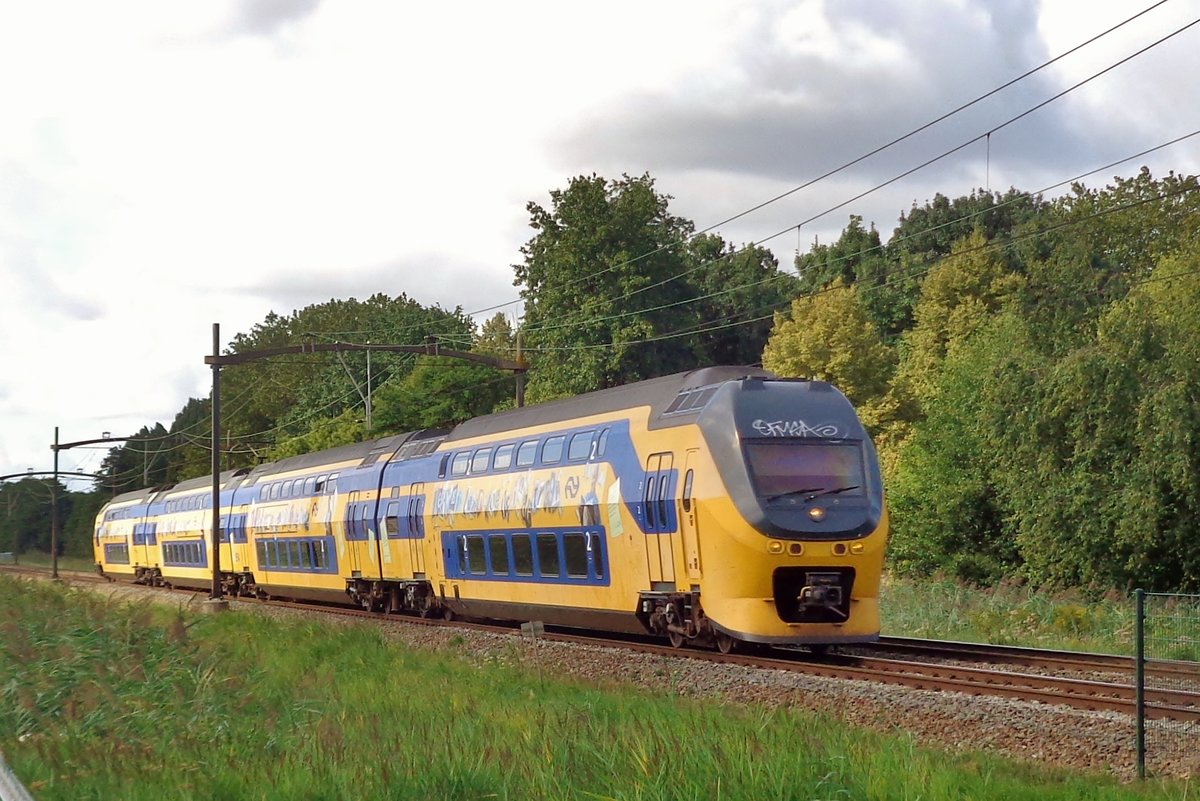 On 18 July 2018 NS 9514 speeds through Dordrecht Zuid.