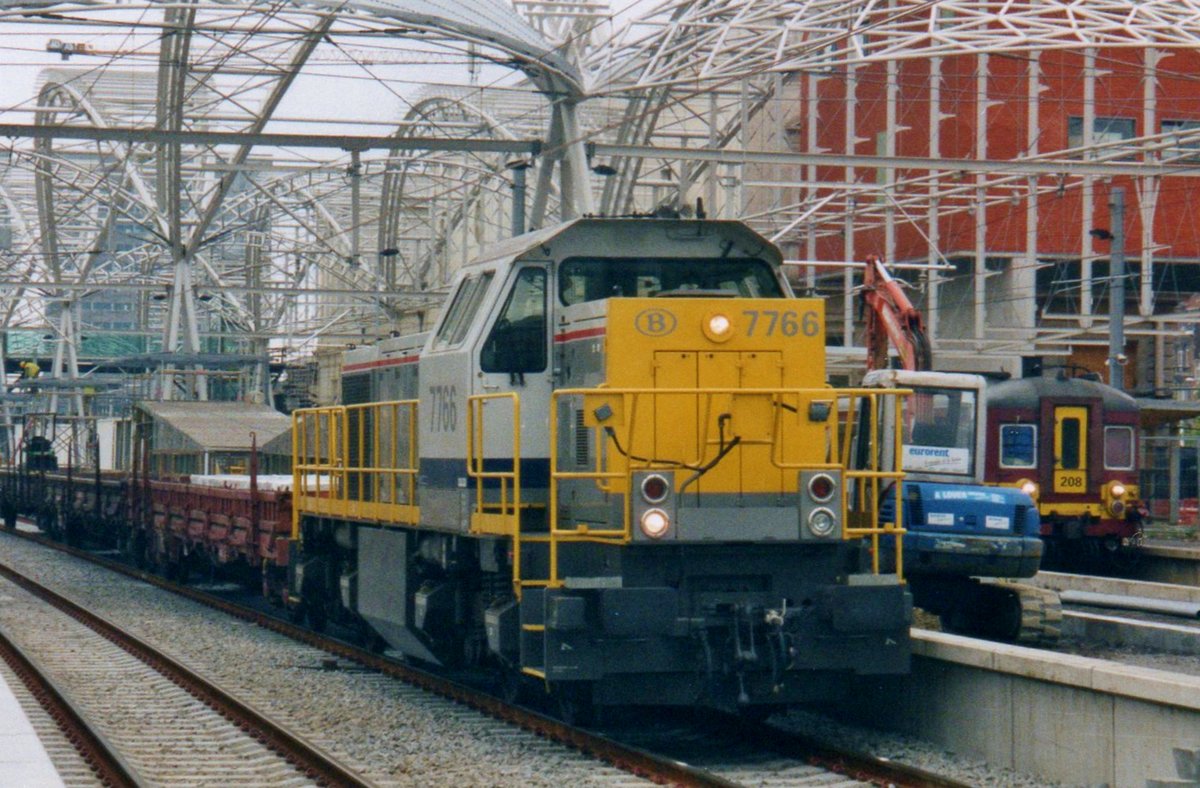 On 18 May 2002 NMBS 7766 was active in the rebuild of station Leuven Centraal.