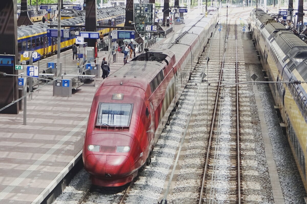 On 18 May 2019 Thalys 4306 calls at Rotterdam Centraal.