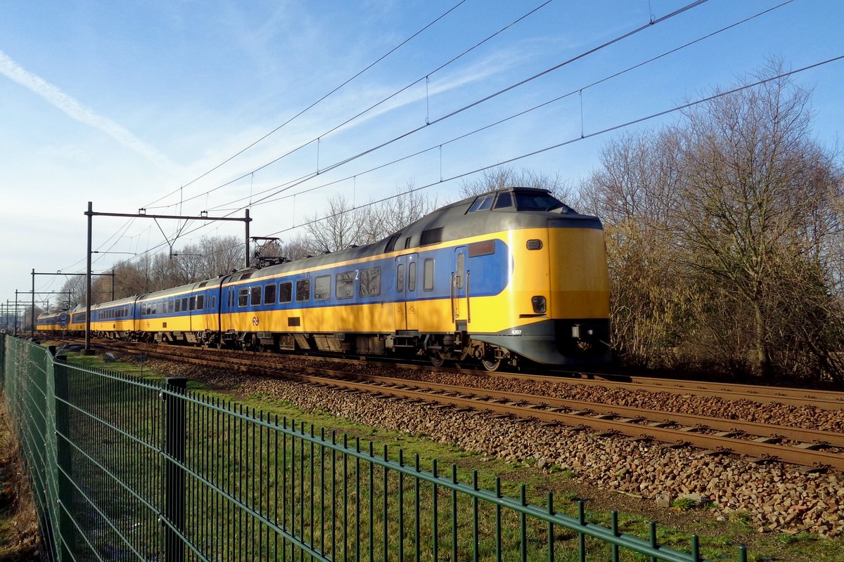 On 18 November 2019 NS 4207 speeds through Wijchen.