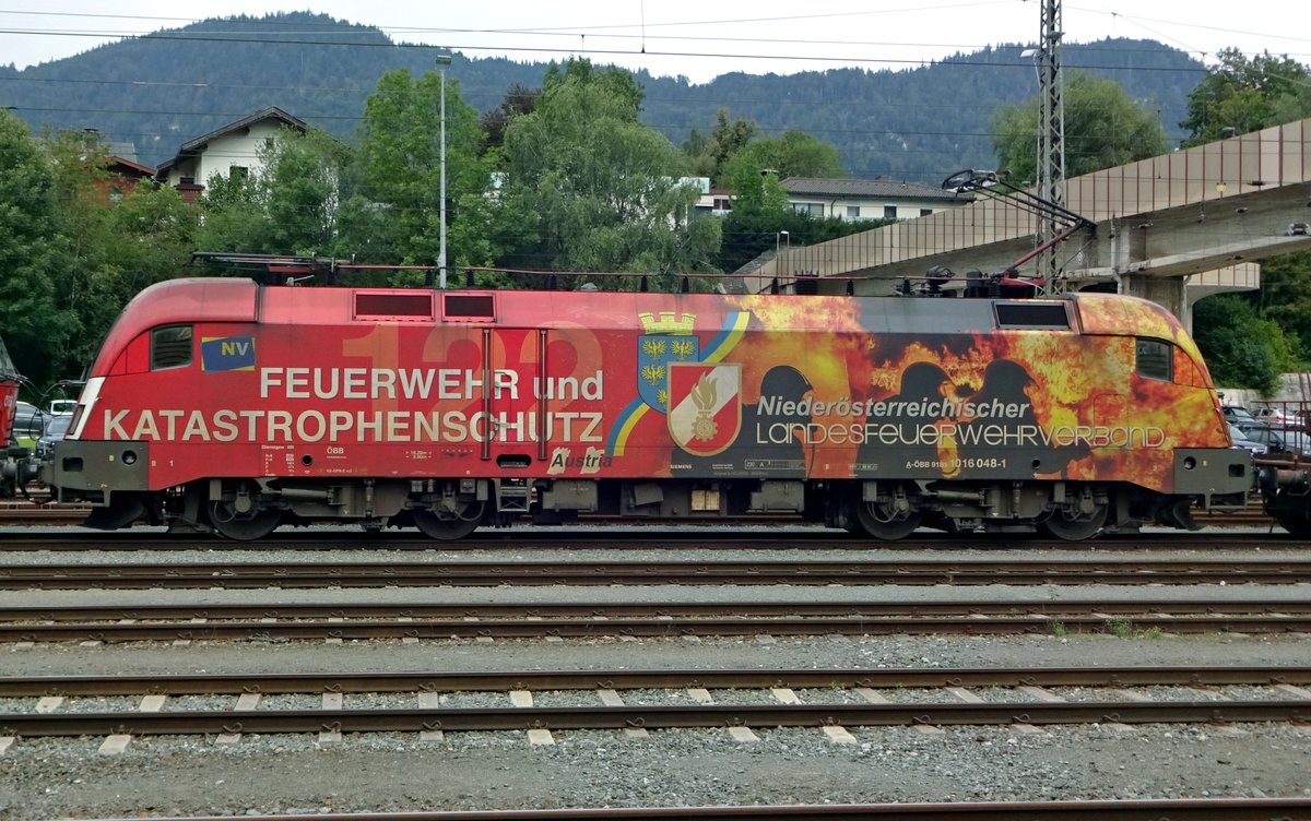On 18 September 2019, ÖBB 1016 048 stands in Kufstein.