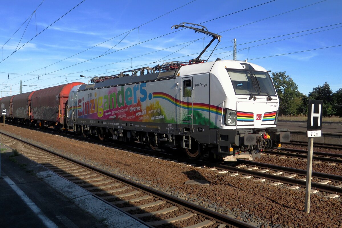 On 18 September 2020 DBC 193 366 hauls a steel train throguh Berlin-Schönefeld.
