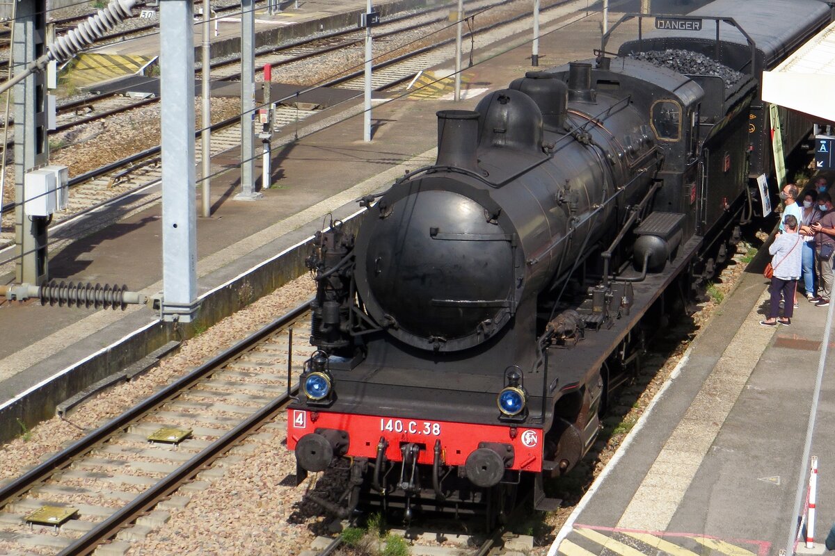 On 18 September 2021, steamer 140 C-38 stands at Nevers due to the Journées de Patrimoine (the European Heritage Weekend).